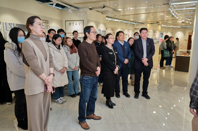 观展_2_调整大小.jpg
